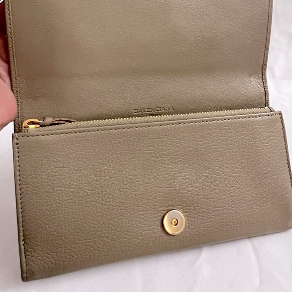 BALENCIAGA WALLET in beige latte with gold hardware - Picture 6 of 8